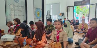 PELATIHAN DESAIN GRAFIS MELALUI APLIKASI CANVA smp islam an-nawawiyyah Rembang