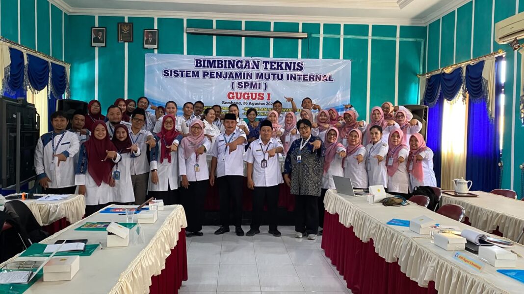 Foto dengan Kepala Dindikpora Kab. Rembang dan Pemateri Pada Bimtek SPMI Gugus 1