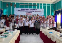 SMP Islam An-Nawawiyyah Dipercaya Jadi Tuan Rumah Bimtek BOSP Kinerja Terbaik 2026 Foto dengan Kepala Dindikpora Kab. Rembang dan Pemateri Pada Bimtek SPMI Gugus 1