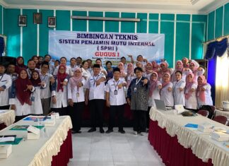 SMP Islam An-Nawawiyyah Dipercaya Jadi Tuan Rumah Bimtek BOSP Kinerja Terbaik 2026 Foto dengan Kepala Dindikpora Kab. Rembang dan Pemateri Pada Bimtek SPMI Gugus 1
