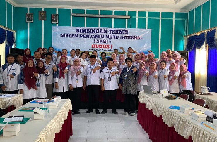 SMP Islam An-Nawawiyyah Dipercaya Jadi Tuan Rumah Bimtek BOSP Kinerja Terbaik 2026 Foto dengan Kepala Dindikpora Kab. Rembang dan Pemateri Pada Bimtek SPMI Gugus 1